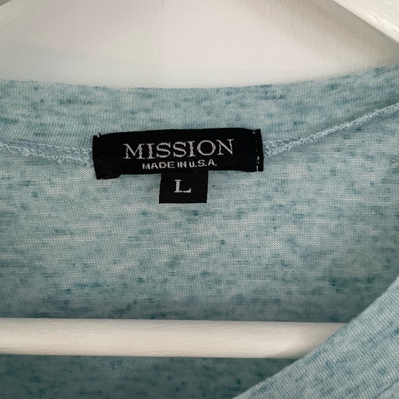 Men’s Mission Ombré Heathered Blue to Black T-Shirt Chest pockets slim fit large - Picture 2 of 9